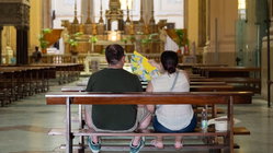 Tourist's church clothing hack leaves travelers sharply divided over sacred-site etiquette Adelaide Accountant